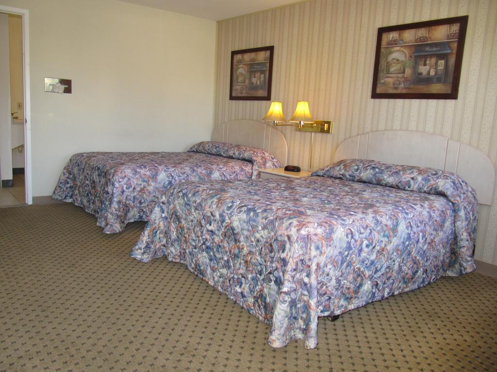 Redwood Inn Santa Rosa Room photo